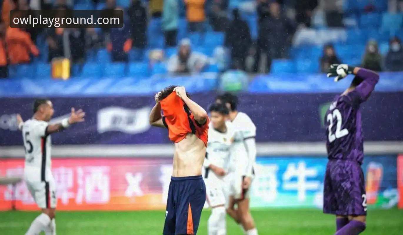 青岛海牛3-1上海海港：13年等待的胜利 vs 一场红牌引发的崩盘